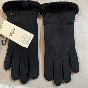 NWT UGG Exposed Slim Tech Gloves Size Medium